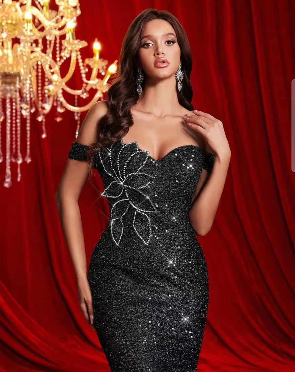 Vestido negro lentejuelas off-the-shoulder corte sirena