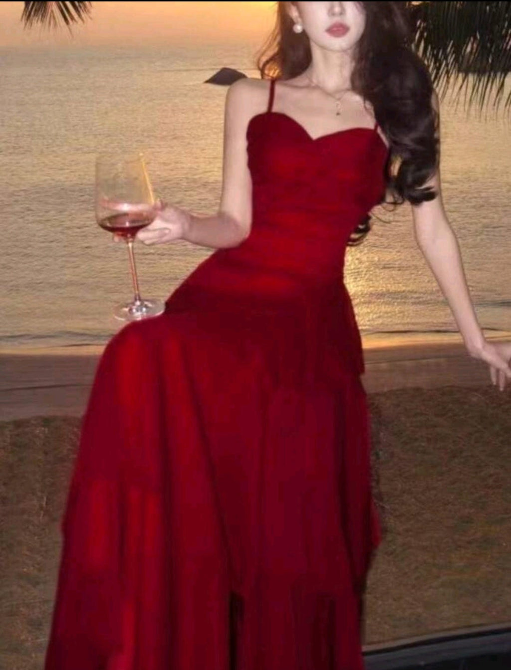 Vestido rojo capas falda fluida tirante delgado con abertura lateral