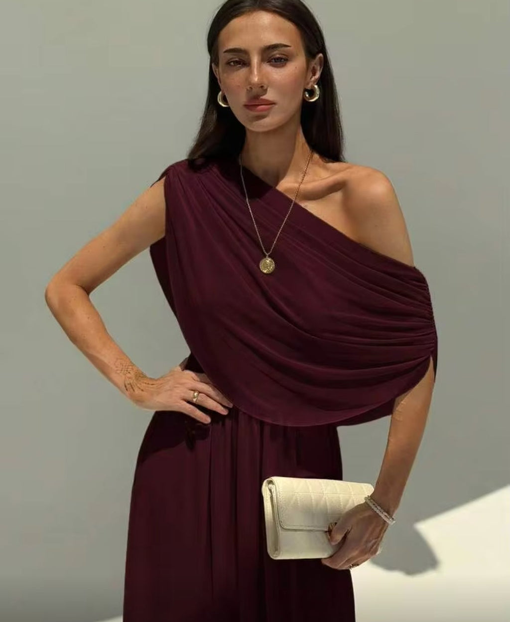Vestido burgundy asimétrico corteA