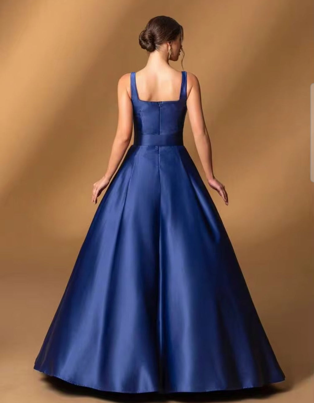 Vestido azul marino escote cuadrado corte A satindo