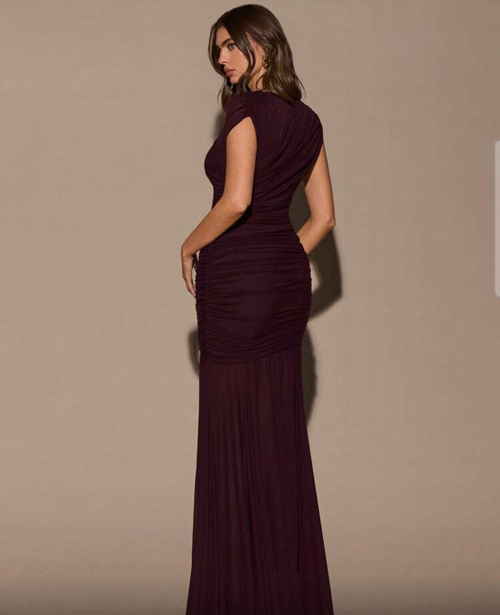 Vestido burgundy manga corta pegado al cuerpo