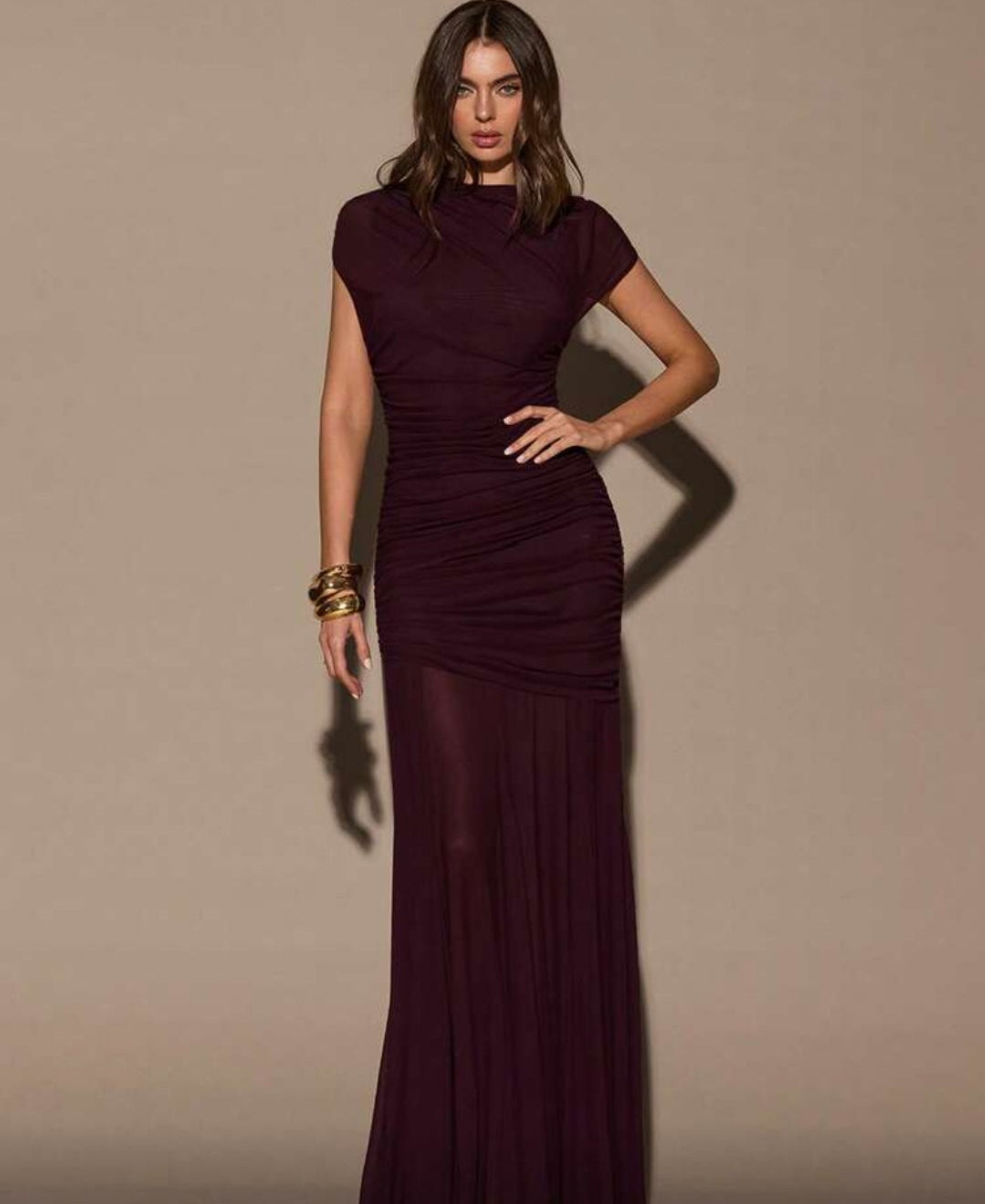 Vestido burgundy manga corta pegado al cuerpo