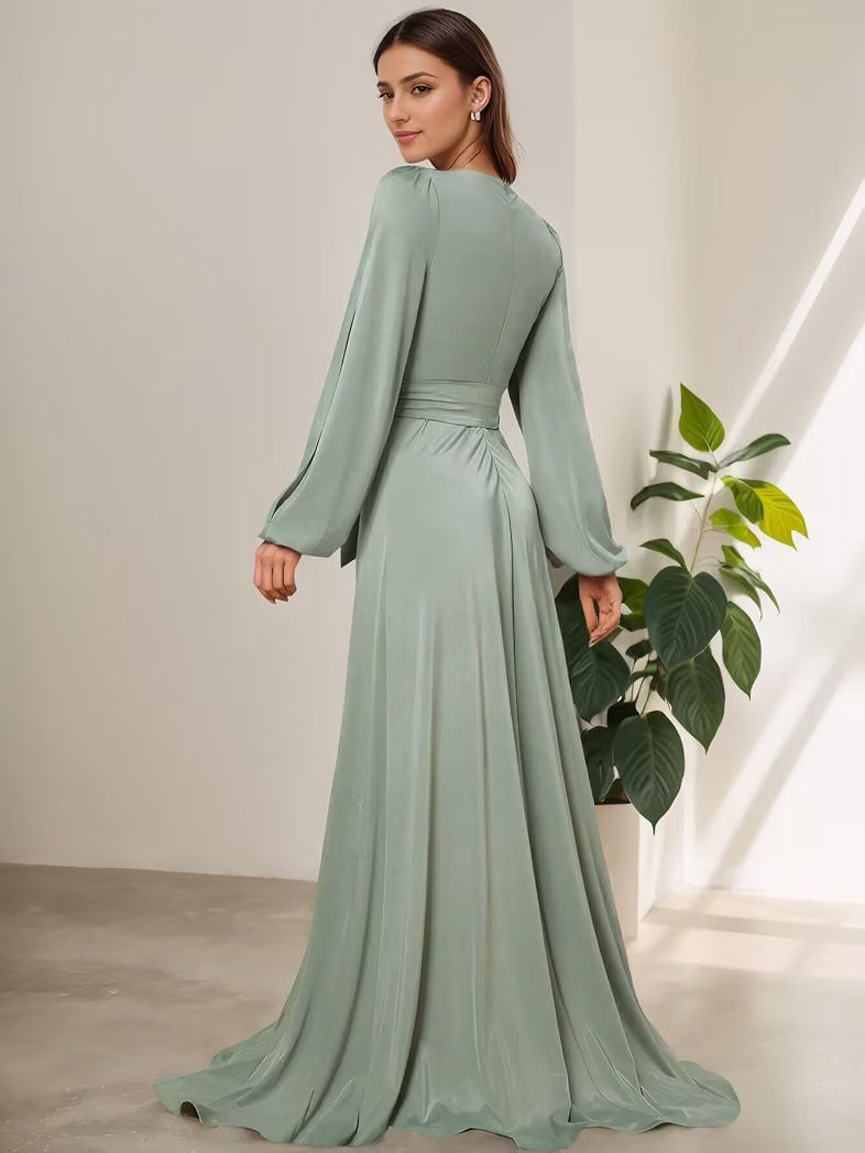 Vestido verde sage manga larga con abertura lateral