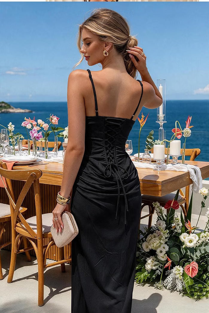 Vestido negro con corsé ajustable falda satinada