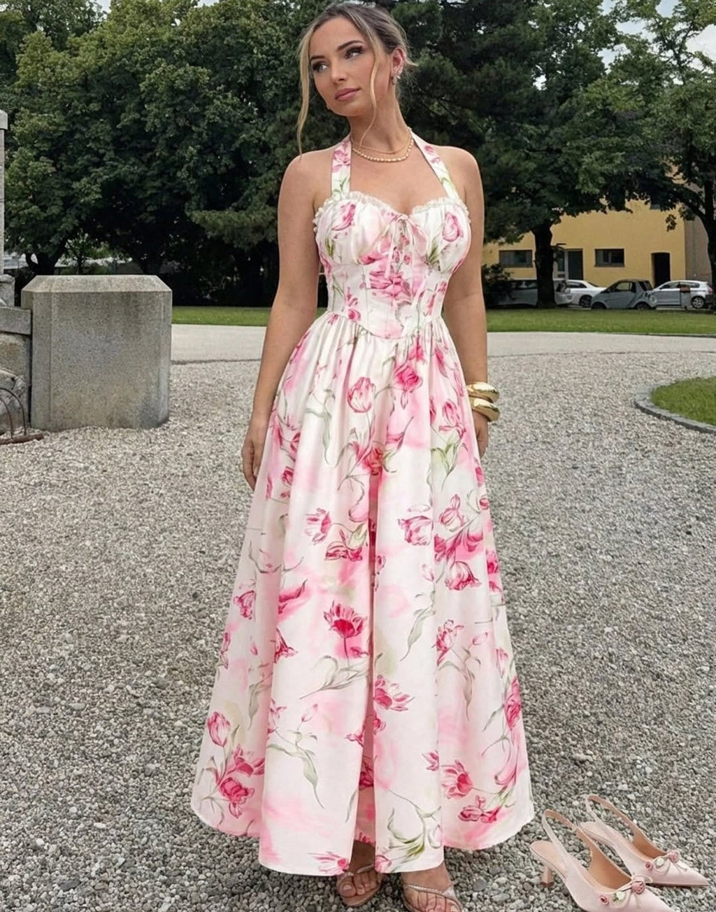 Vestido blanco con estampado floral escote corazón