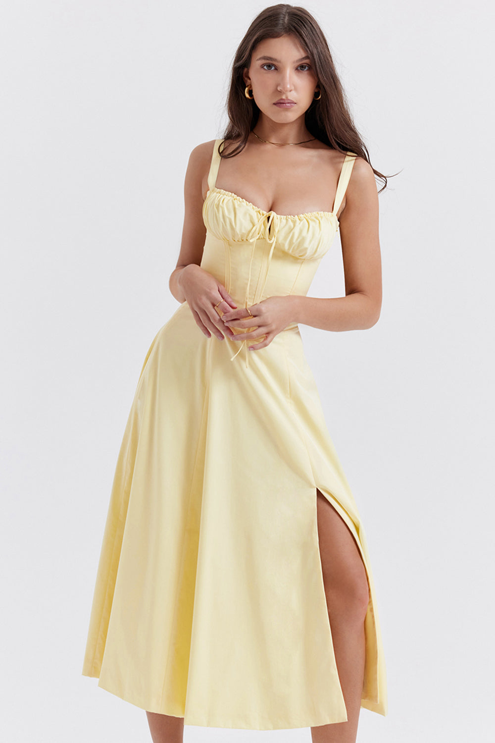 Vestido amarillo mantequilla con corsé ajustable