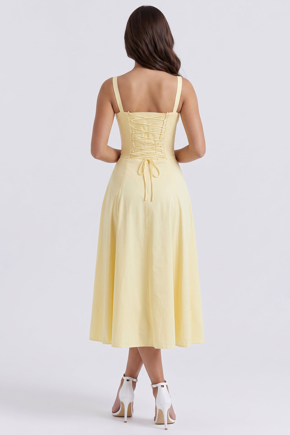 Vestido amarillo mantequilla con corsé ajustable