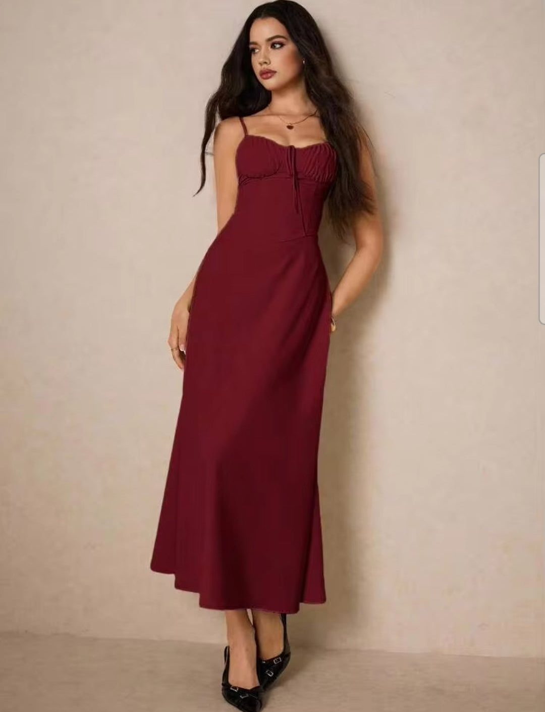 Vestido burgundy con corsé ajustable