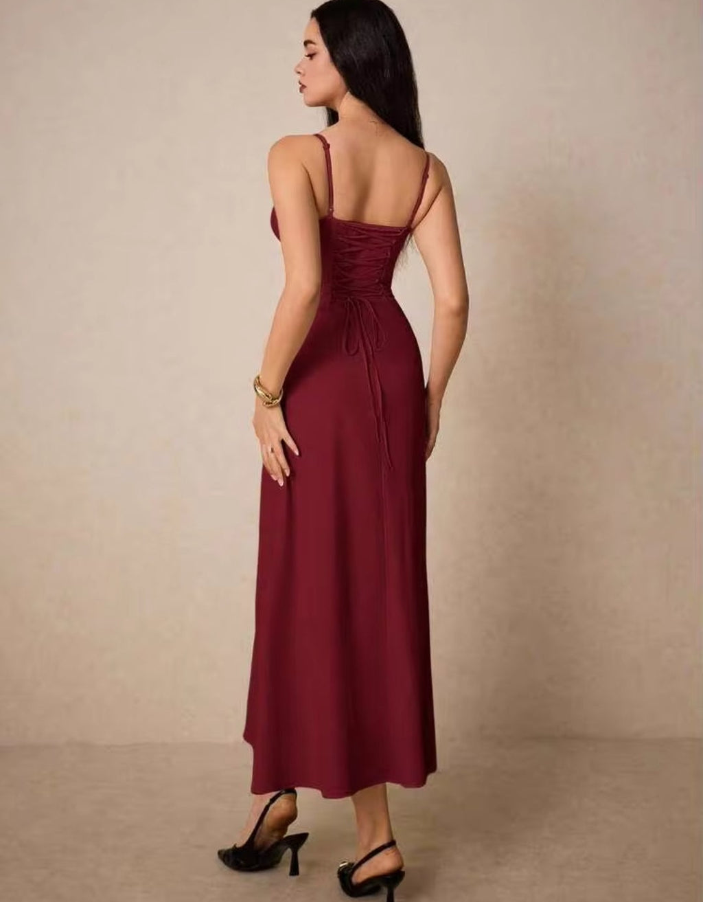 Vestido burgundy con corsé ajustable