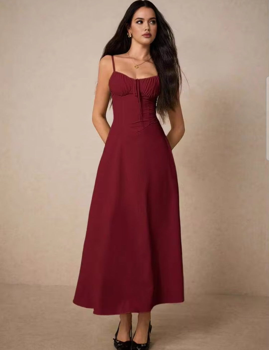 Vestido burgundy con corsé ajustable