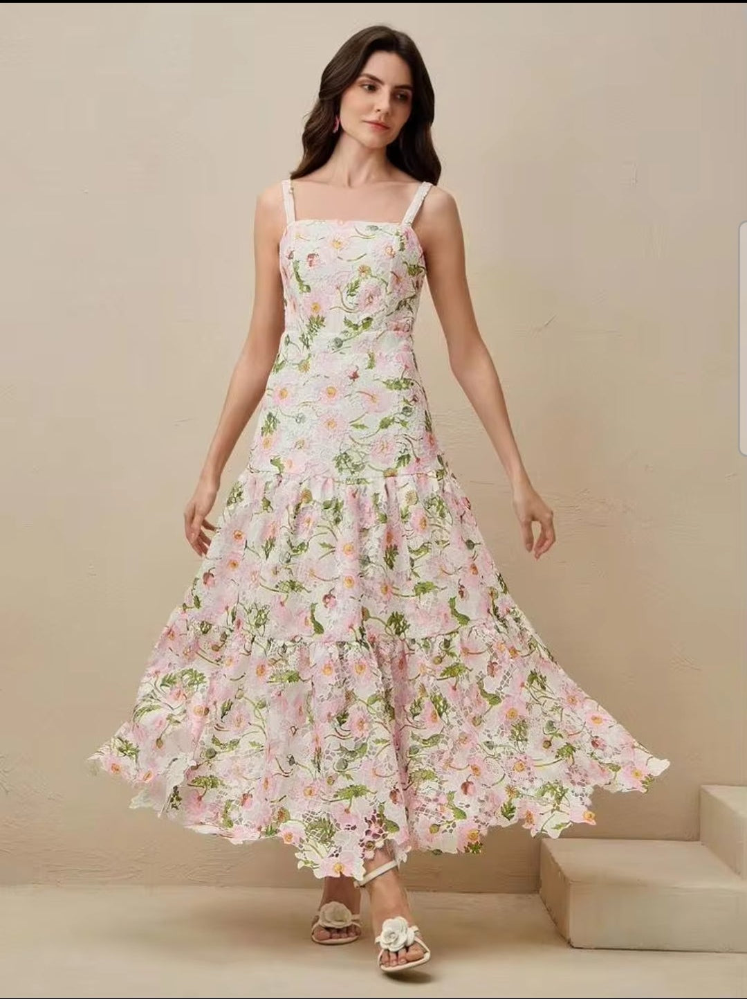Vestido blanco con estampado floral corte recto