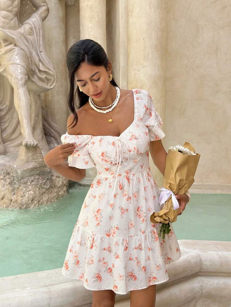 Vestido corto blanco con flores naranjas pequeñas