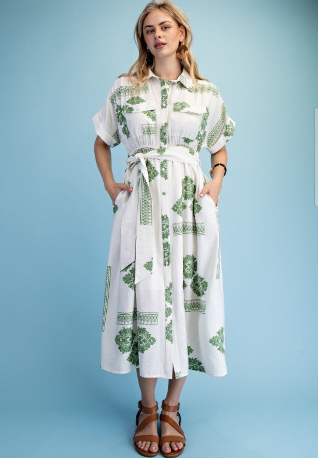 Vestido blanco con estampado en verde sage bolsas invisibles