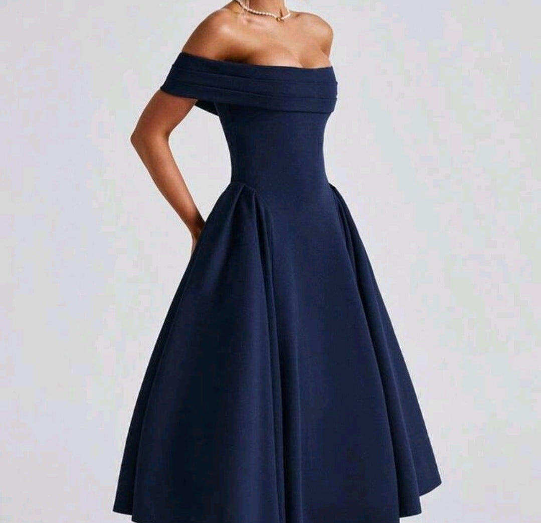 Vestido midi azul marino straple corte A
