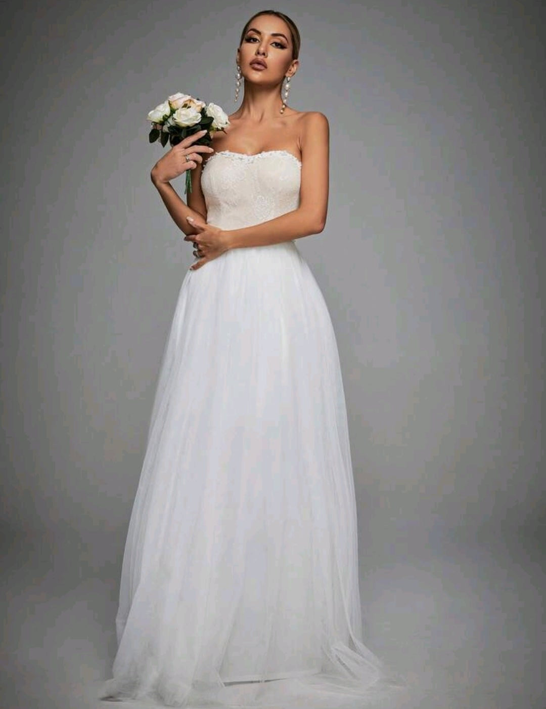 Vestido de Novia Minimalista con Corpiño de Encaje y Falda de Tul