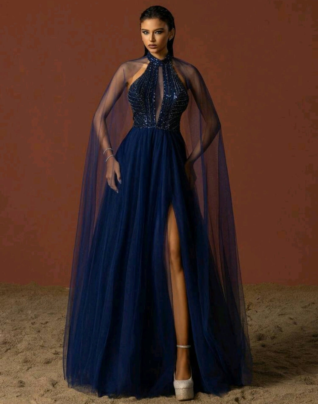 Vestido Zaira azul marino con pedrería y tul