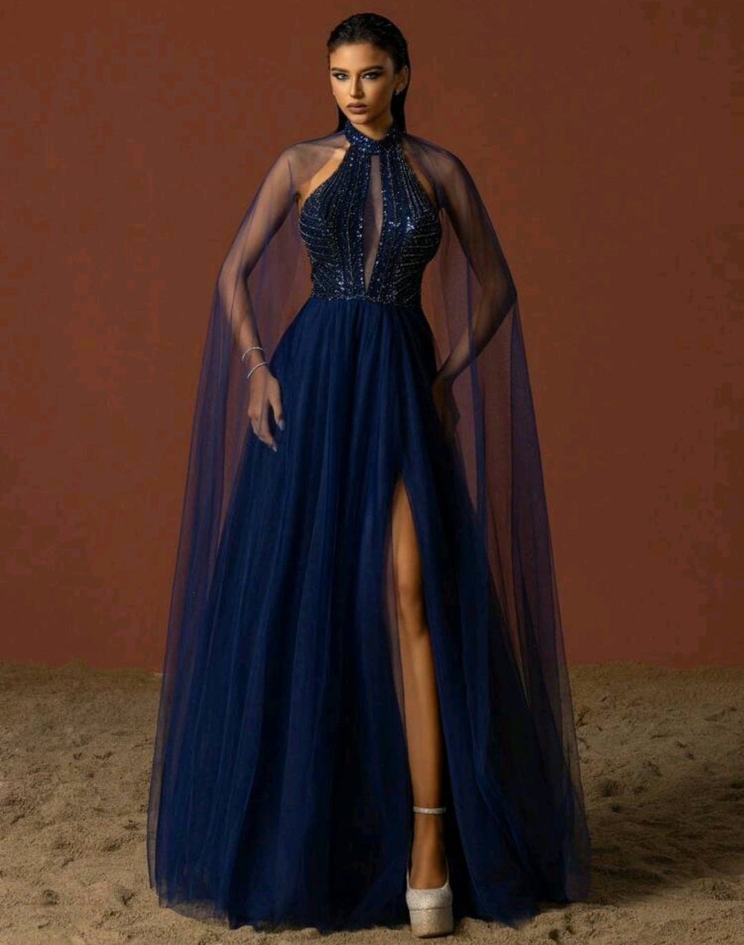 Vestido Zaira azul marino con pedrería y tul