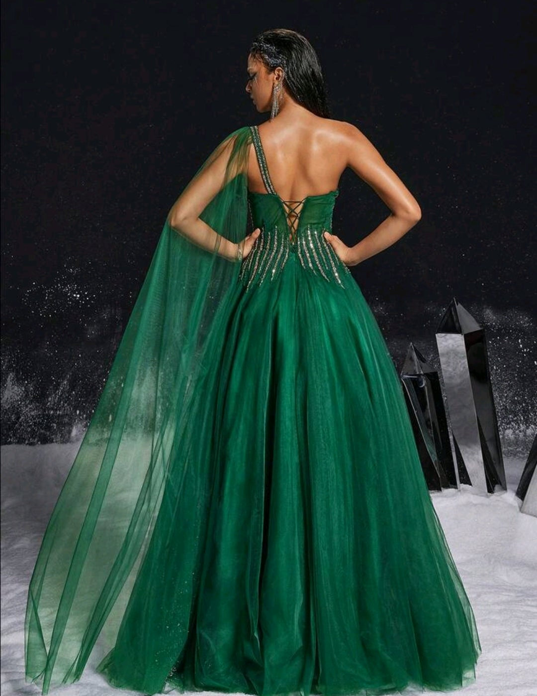 Vestido Odile verde esmeralda con dorado una manga