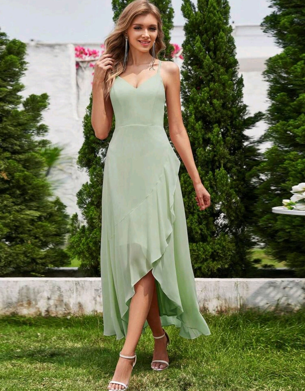 Vestido verde sage corte A con escote en V