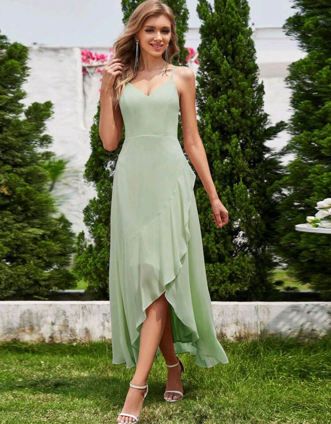 Vestido verde sage corte A con escote en V