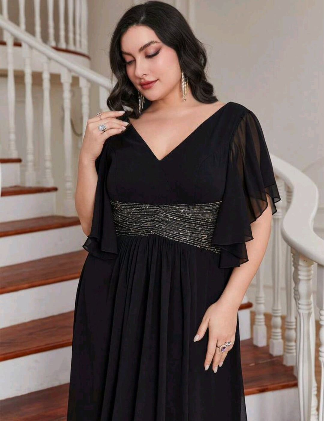 Vestido negro con lentejuelas plateadas manga corta
