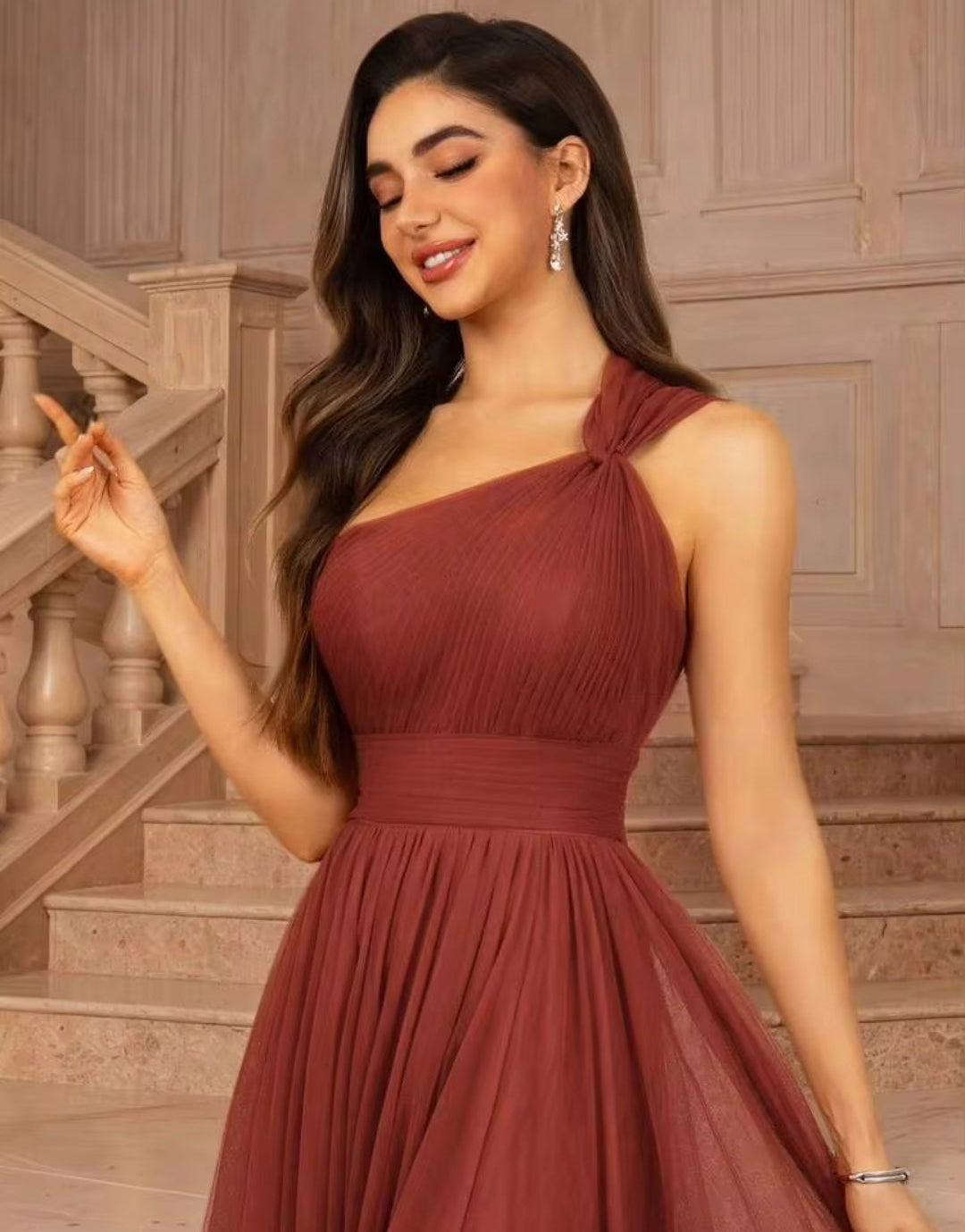 Vestido Terracota de una manga con abertura lateral de Tul