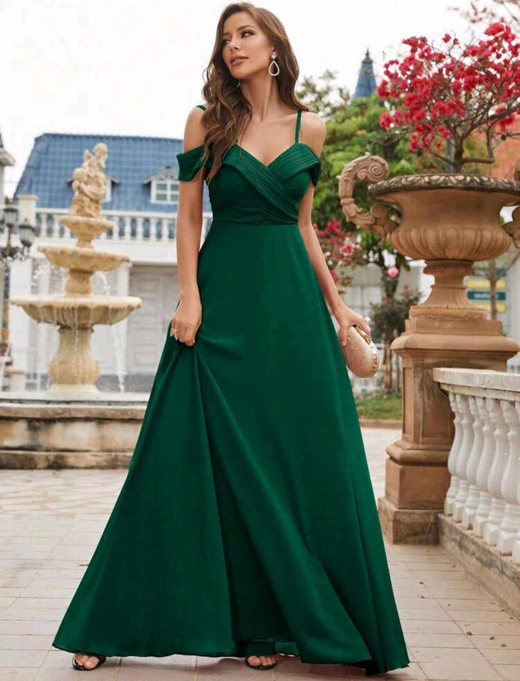 Vestido verde oscuro off-the-shoulder corte A