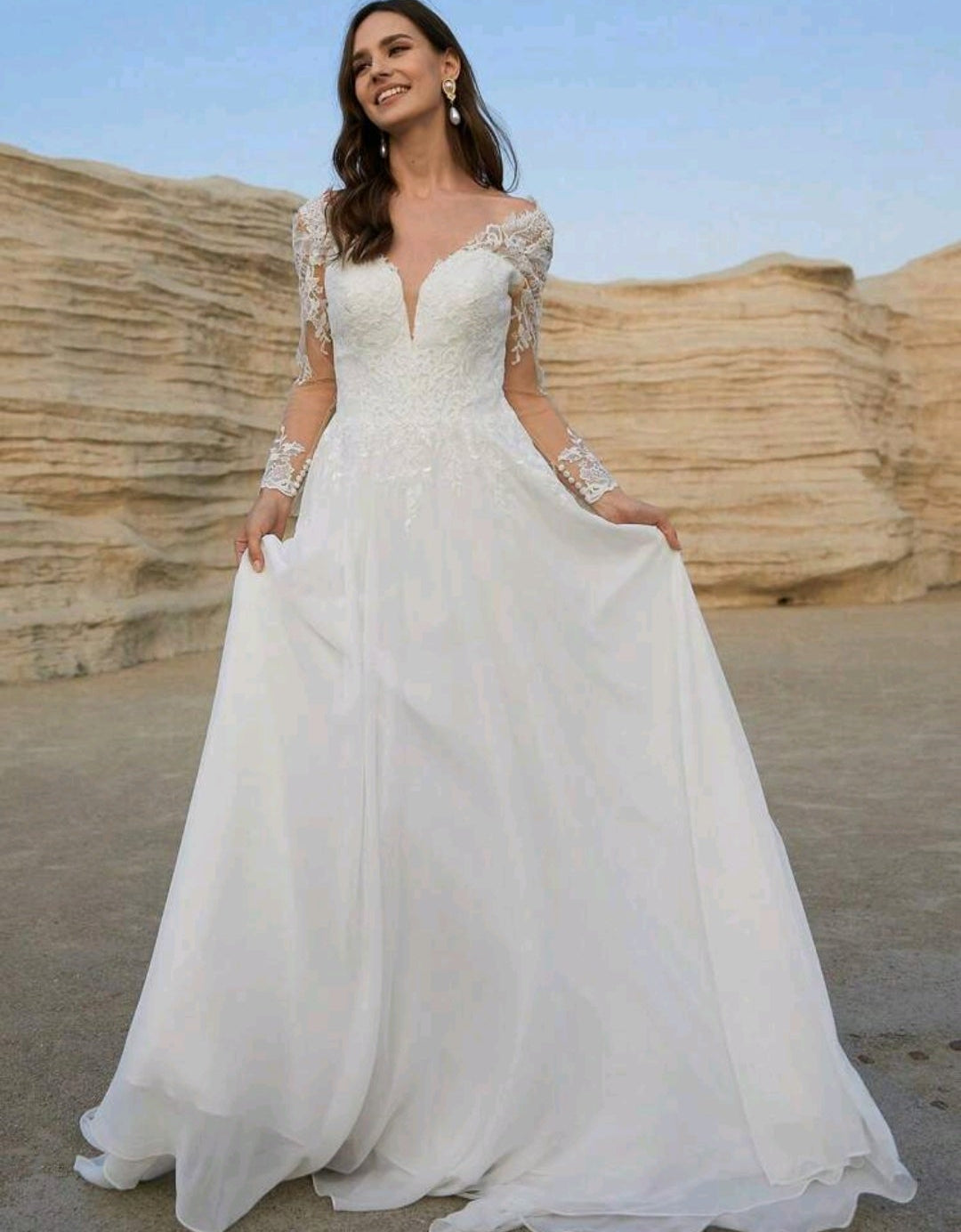 Vestido de Novia Aitana: Elegancia Bohemia en Encaje Ilusión