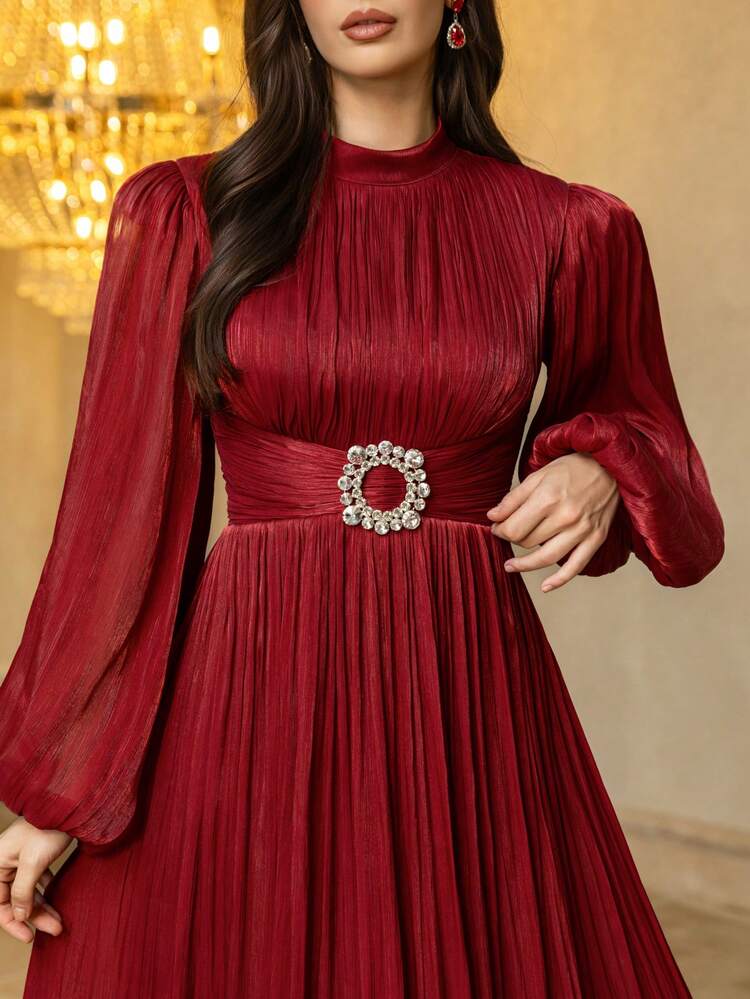 Vestido manga larga bombacha con cuello alto corte A