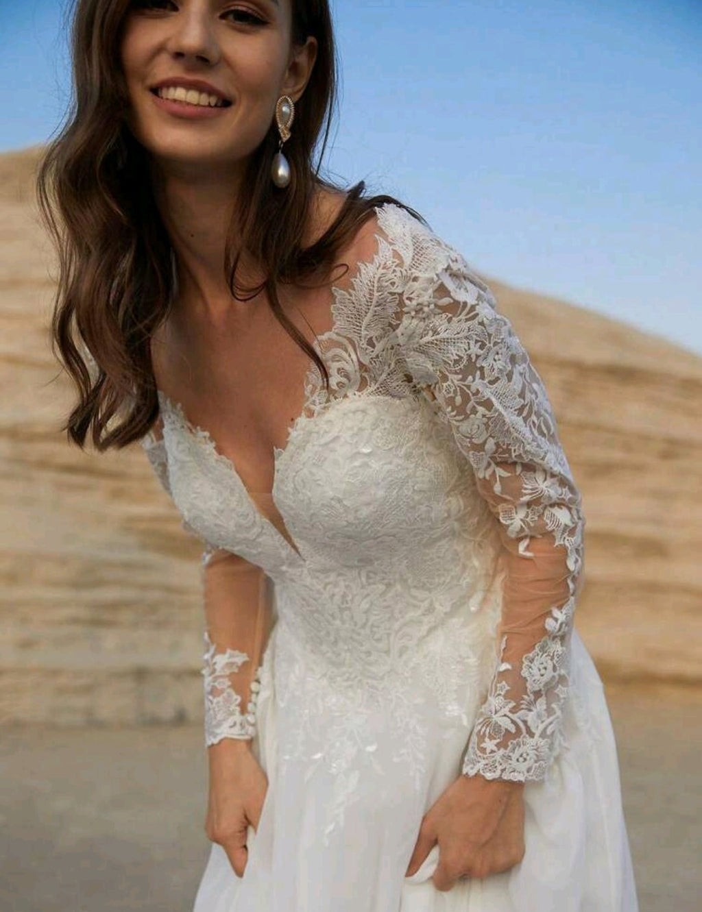Vestido de Novia Aitana: Elegancia Bohemia en Encaje Ilusión