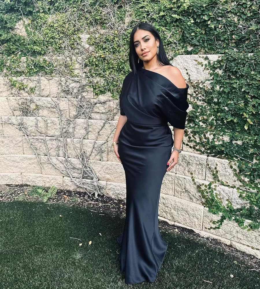 Vestido negro satinado corte sirena