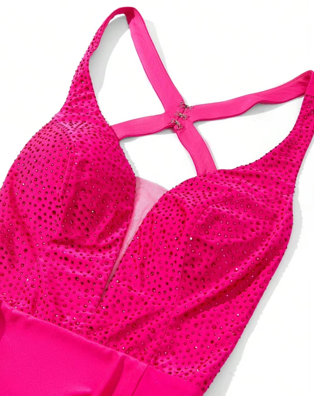 Vestido fucsia espalda abierta corte sirena con abertura lateral
