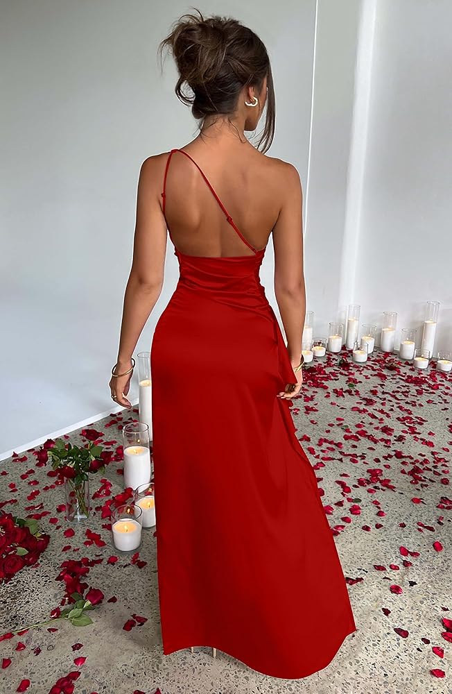 Vestido rojo de una manga con abertura lateral