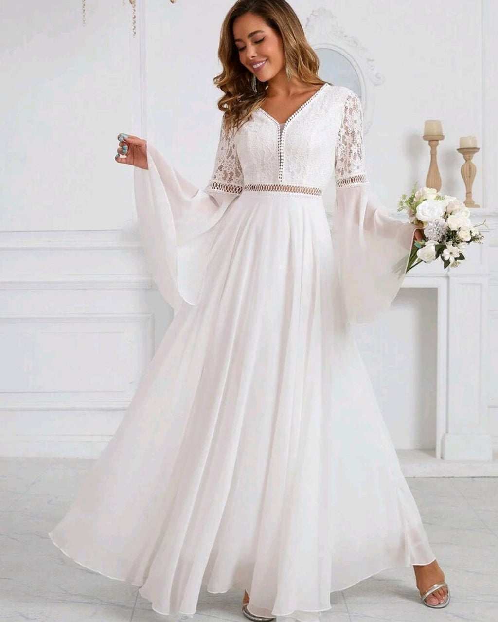 Vestido de Novia Etereo de Gasa con Mangas Campana Dramáticas y Detalles de Encaje – Pureza y Romance Bohemio