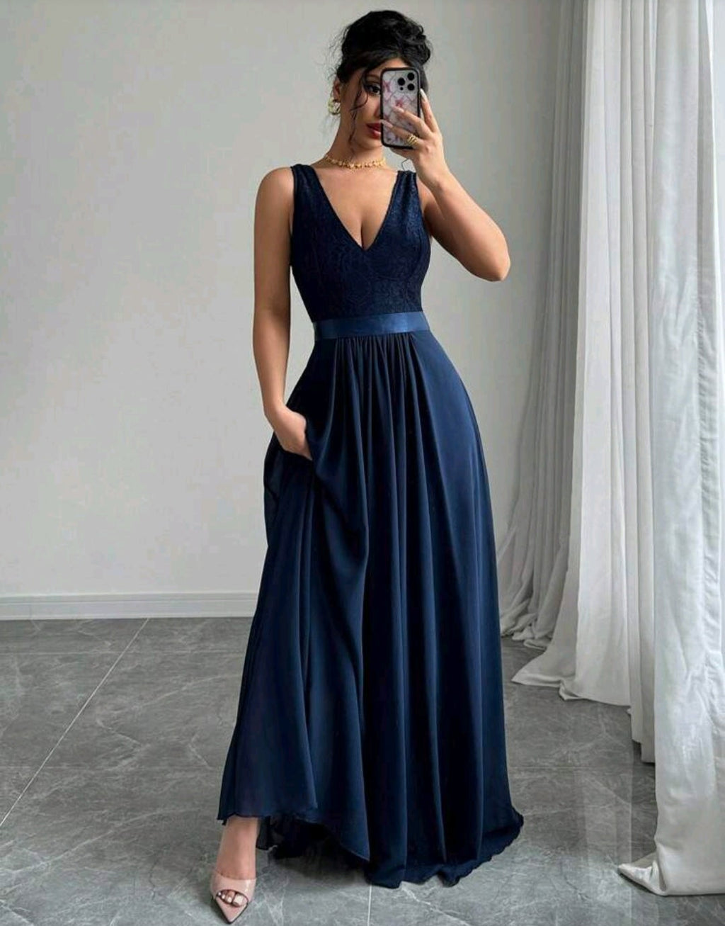 Vestido de encaje azul marino