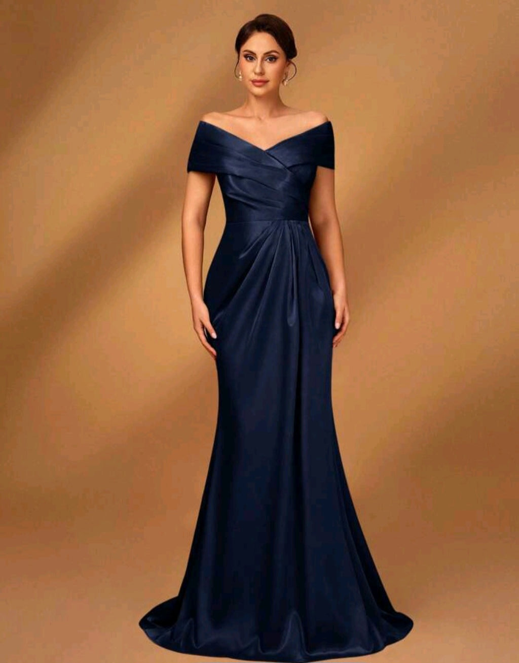 Vestido azul marino oscuro off-the-shoulder corte recto