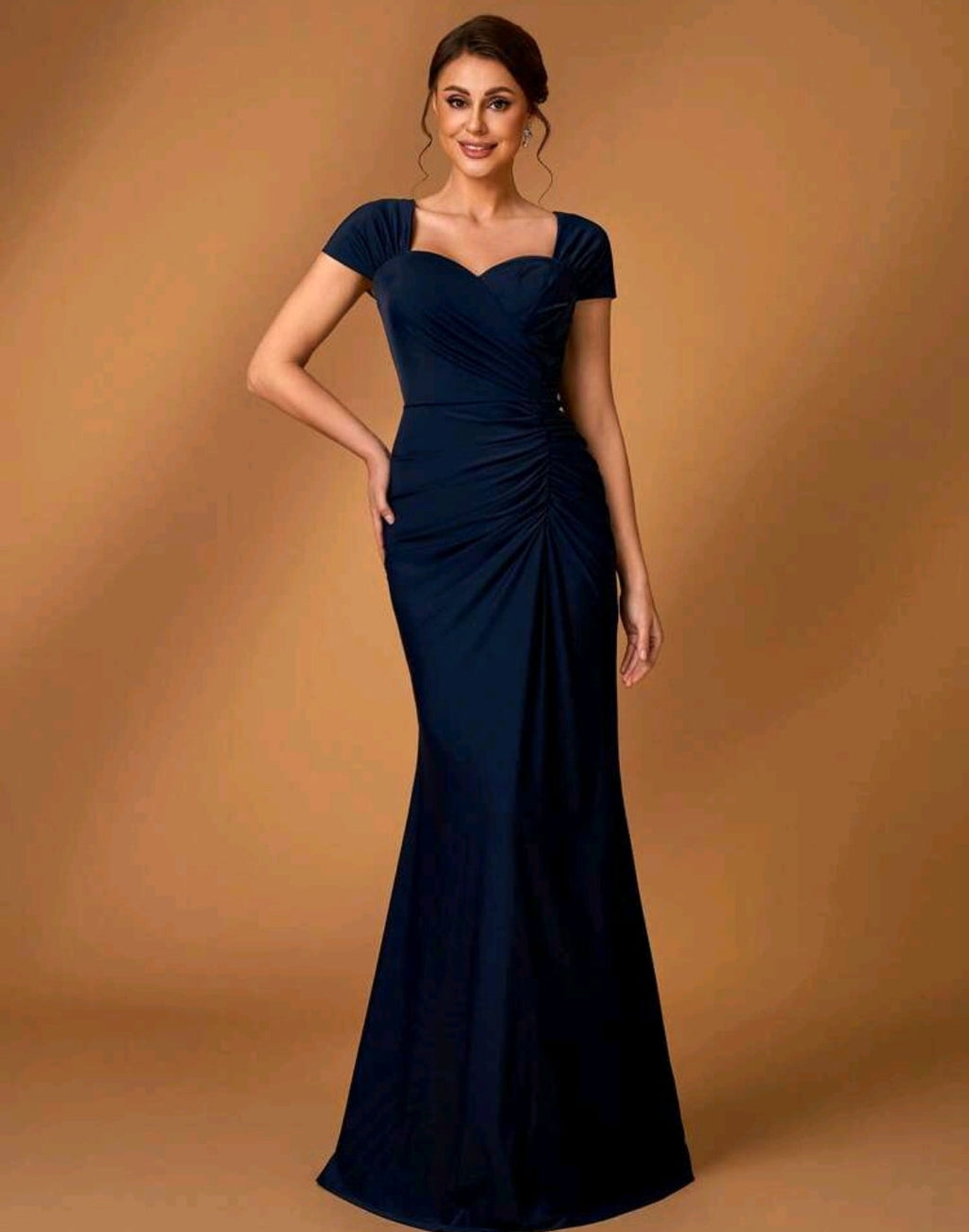 Vestido azul marino con escote corazón tela stretch