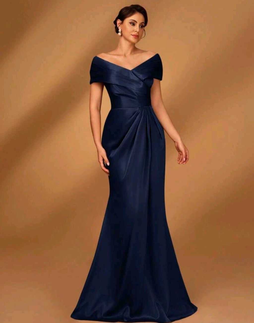 Vestido azul marino oscuro off-the-shoulder corte recto