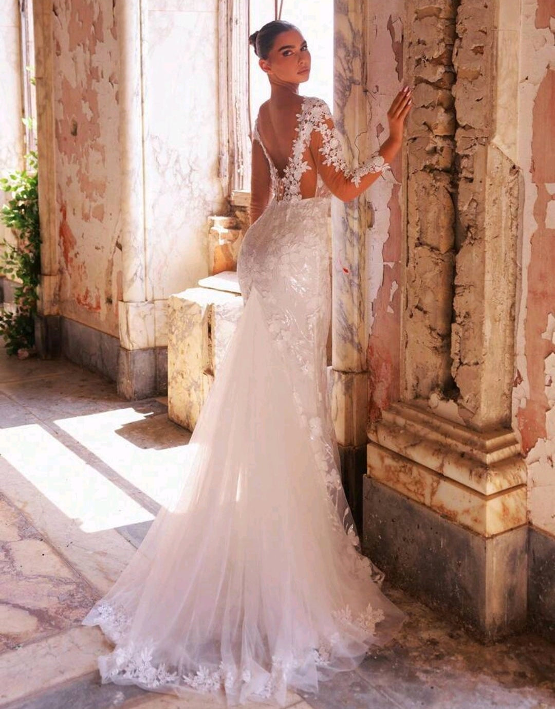 Vestido de Novia Sirena con Encaje Floral y Espalda Descubierta