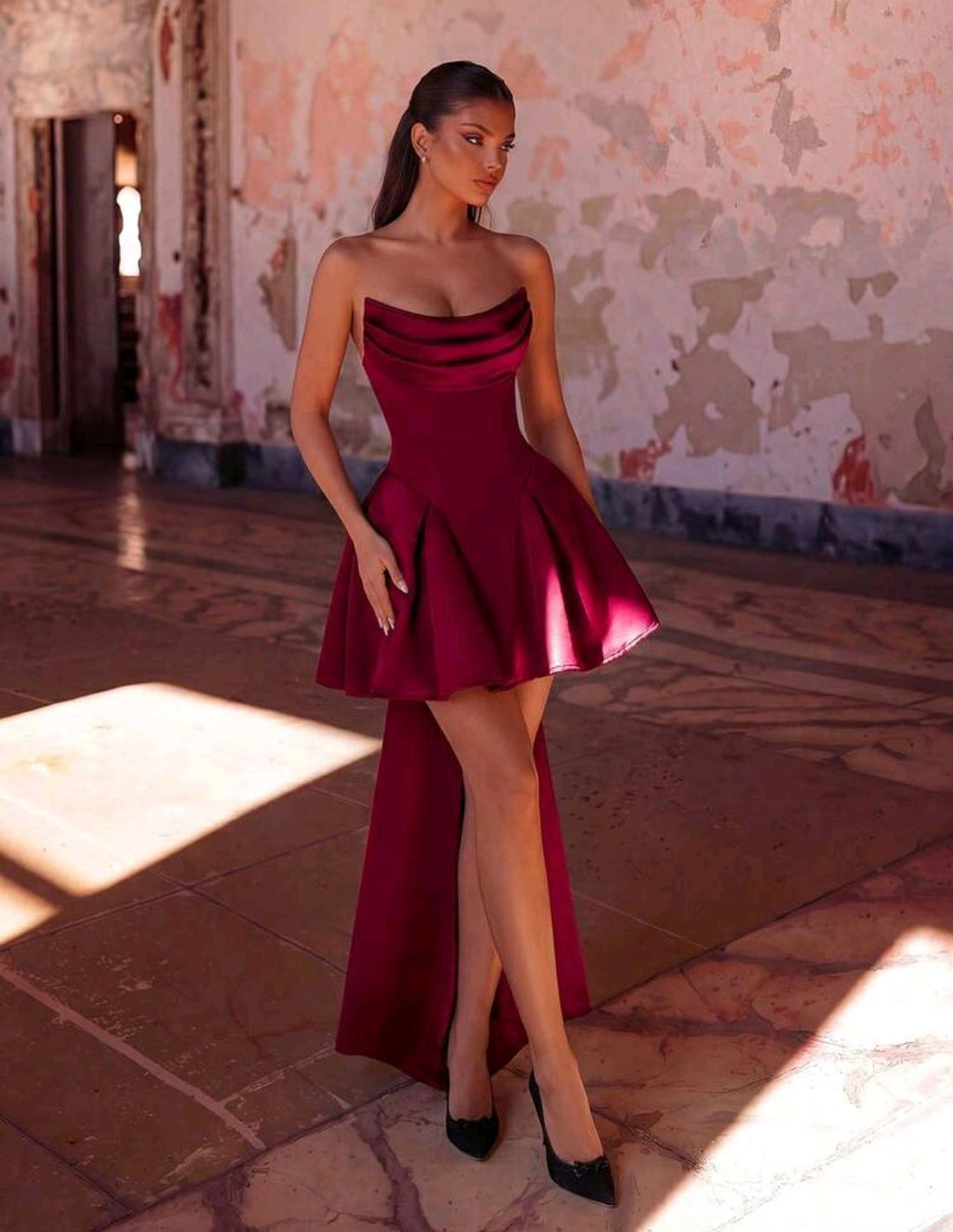 Vestido vino straple mini con lazo grande