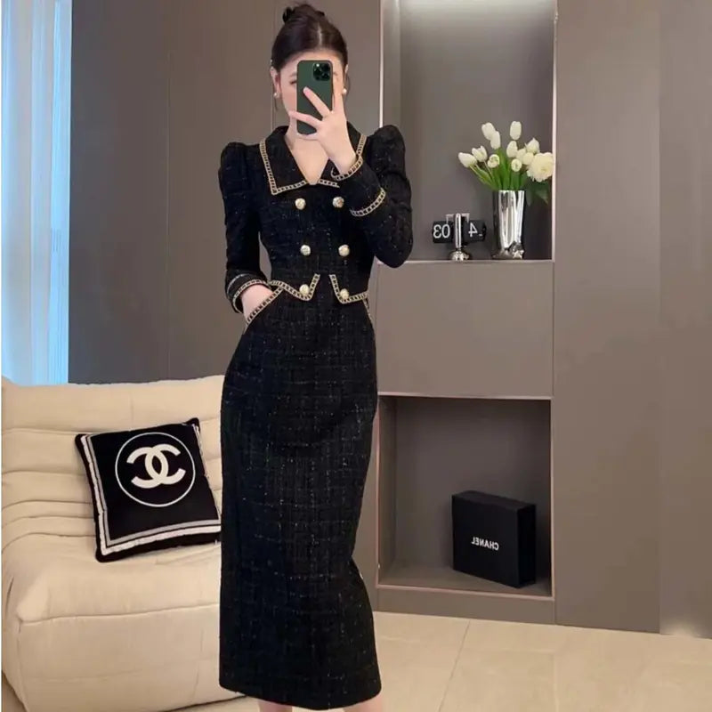 Vestido negro con dorado midi