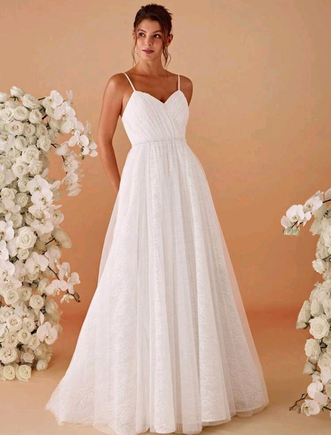 Vestido de Novia – Elegancia con Detalles de Perlas y Encaje