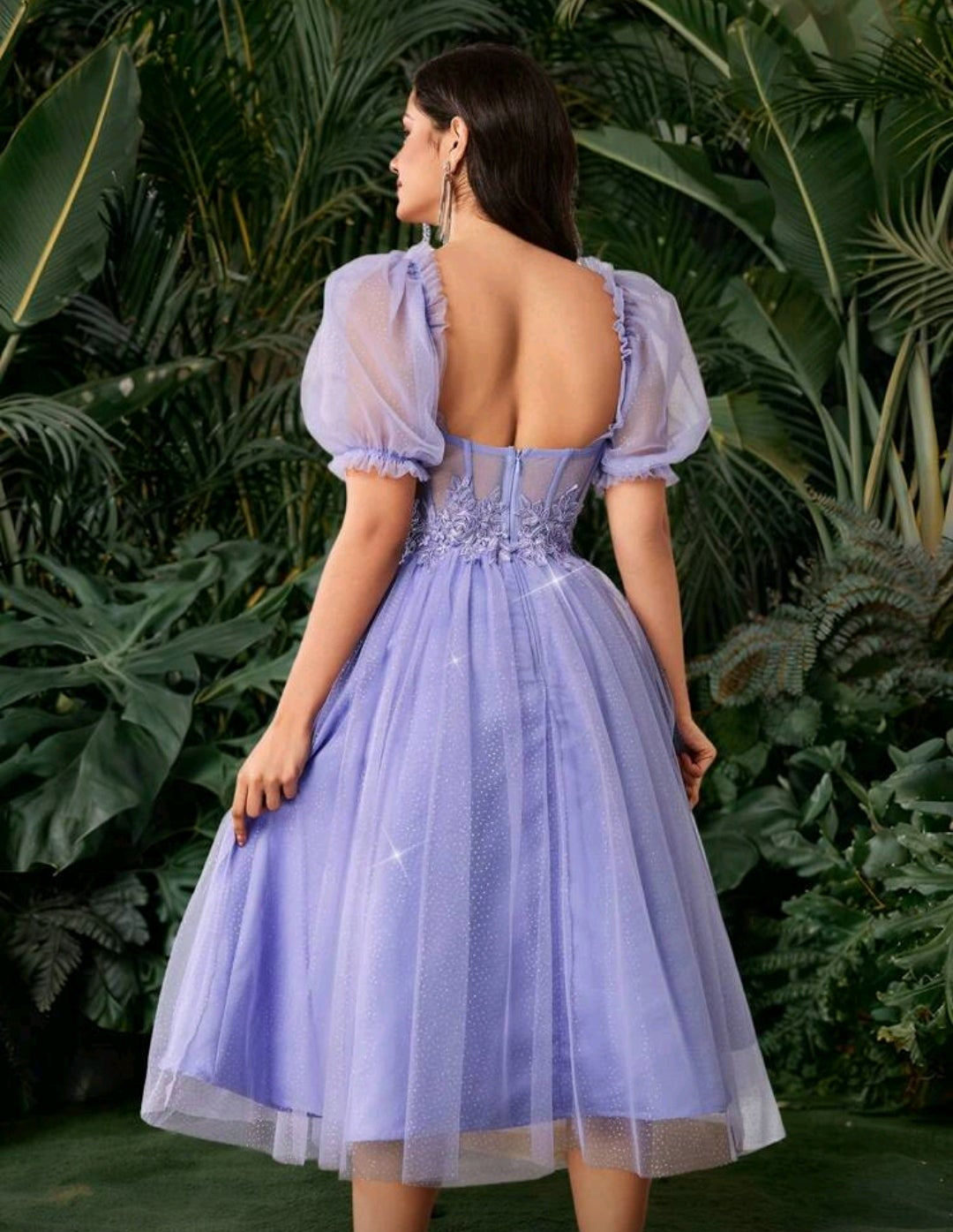 Vestido lila mido con escote corazón y transparencia