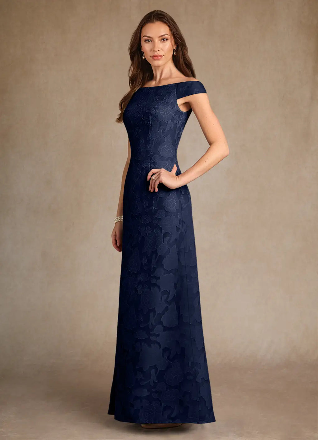 Vestido azul marino con estampado floral
