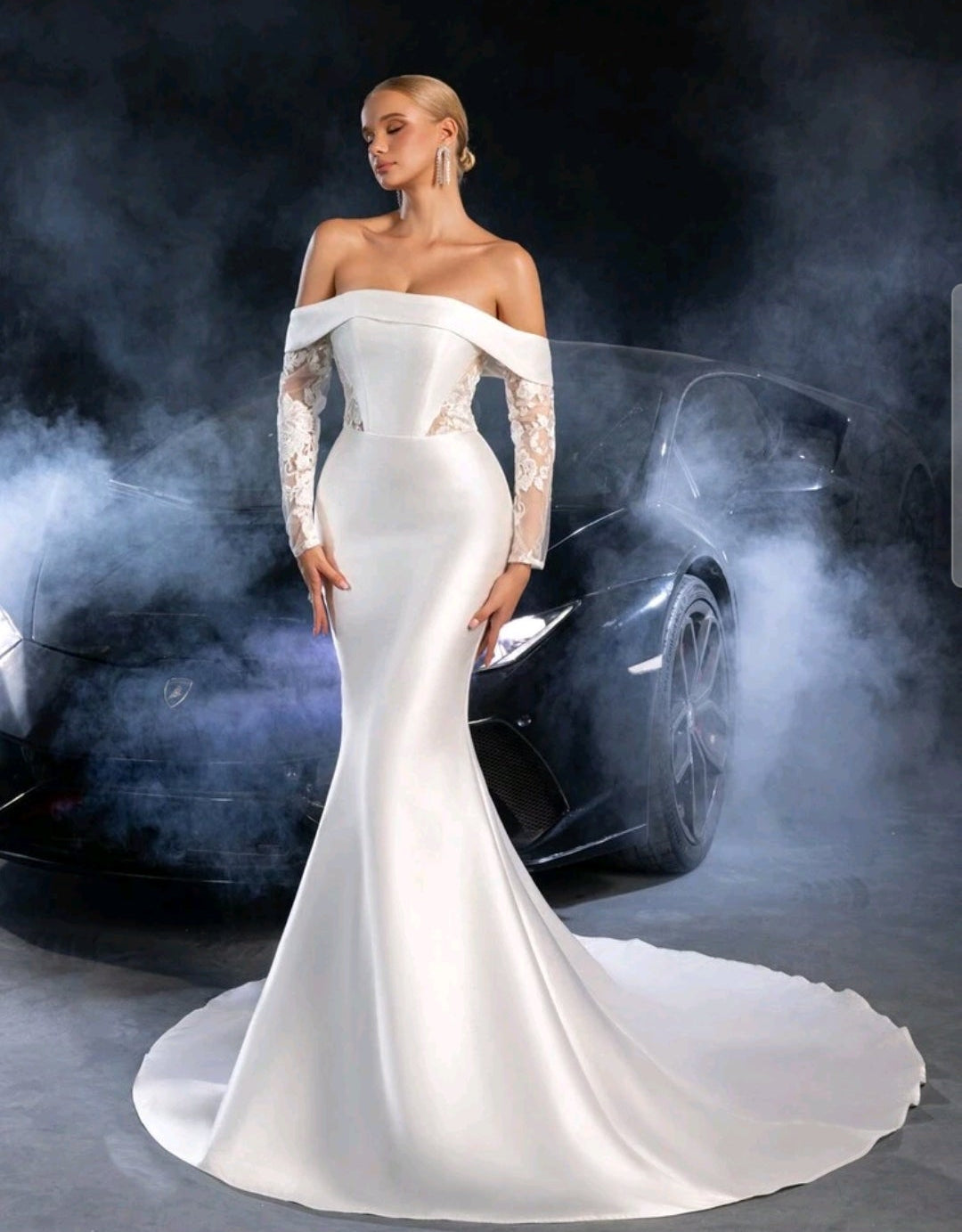 Vestido de Novia "Siren Elegance": Satén y Encaje Floral