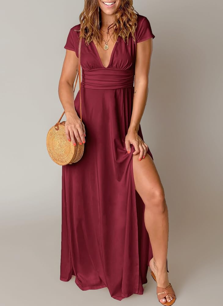 Vestido vino con escote pronunciado y abertura lateral