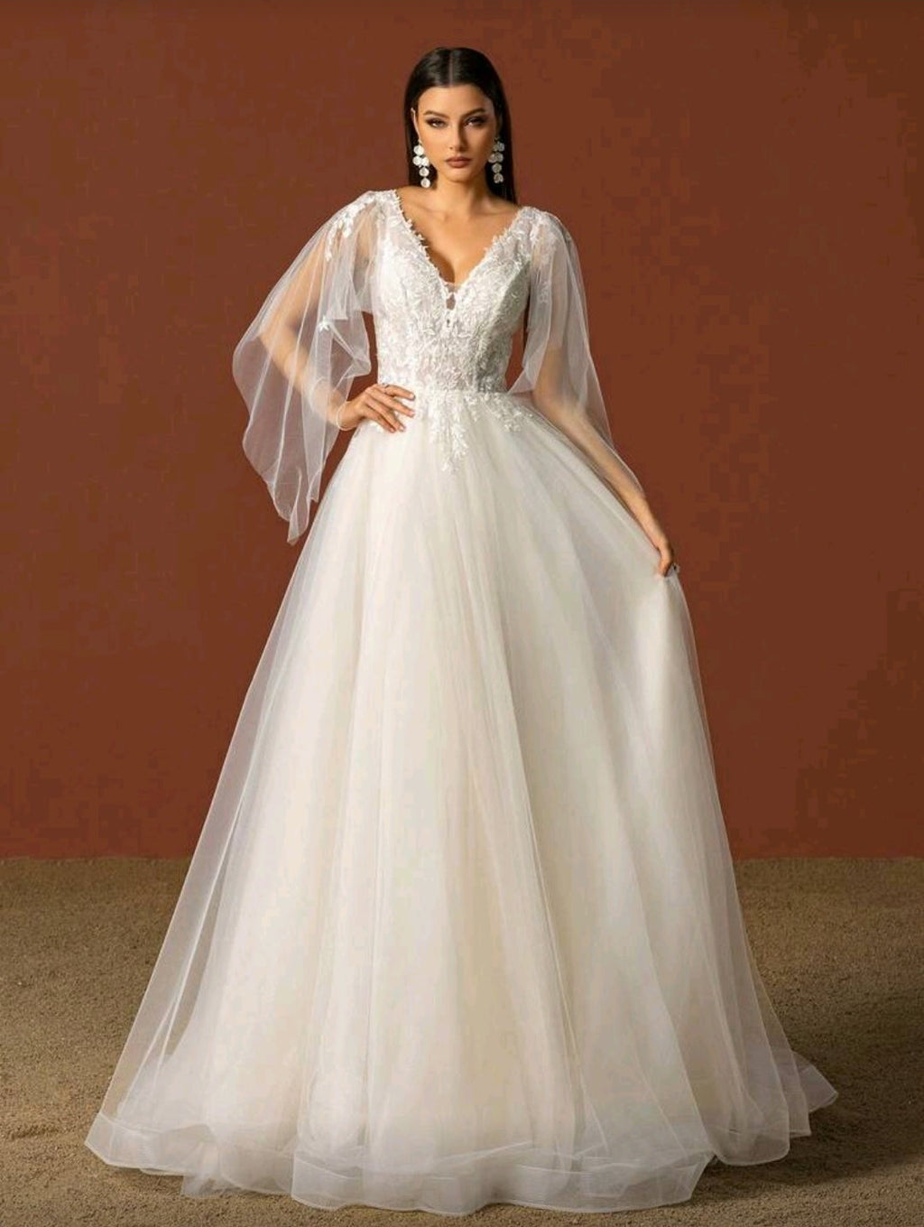 Vestido de Novia "Encanto Etéreo" con Mangas de Capa en Tul