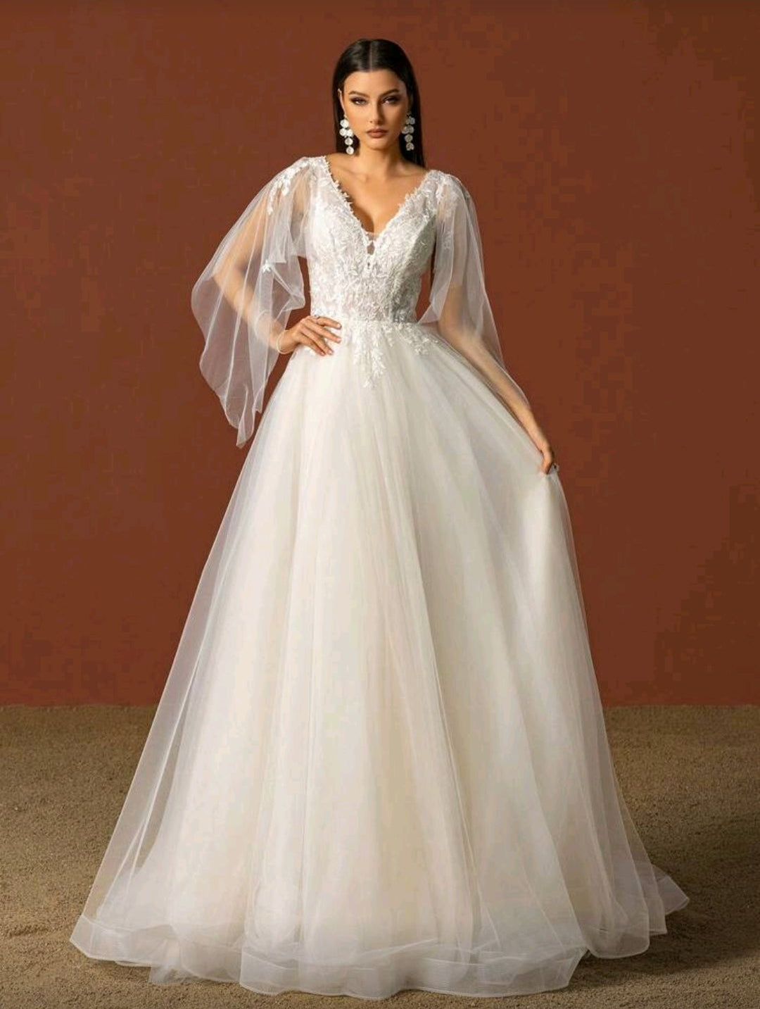 Vestido de Novia "Encanto Etéreo" con Mangas de Capa en Tul