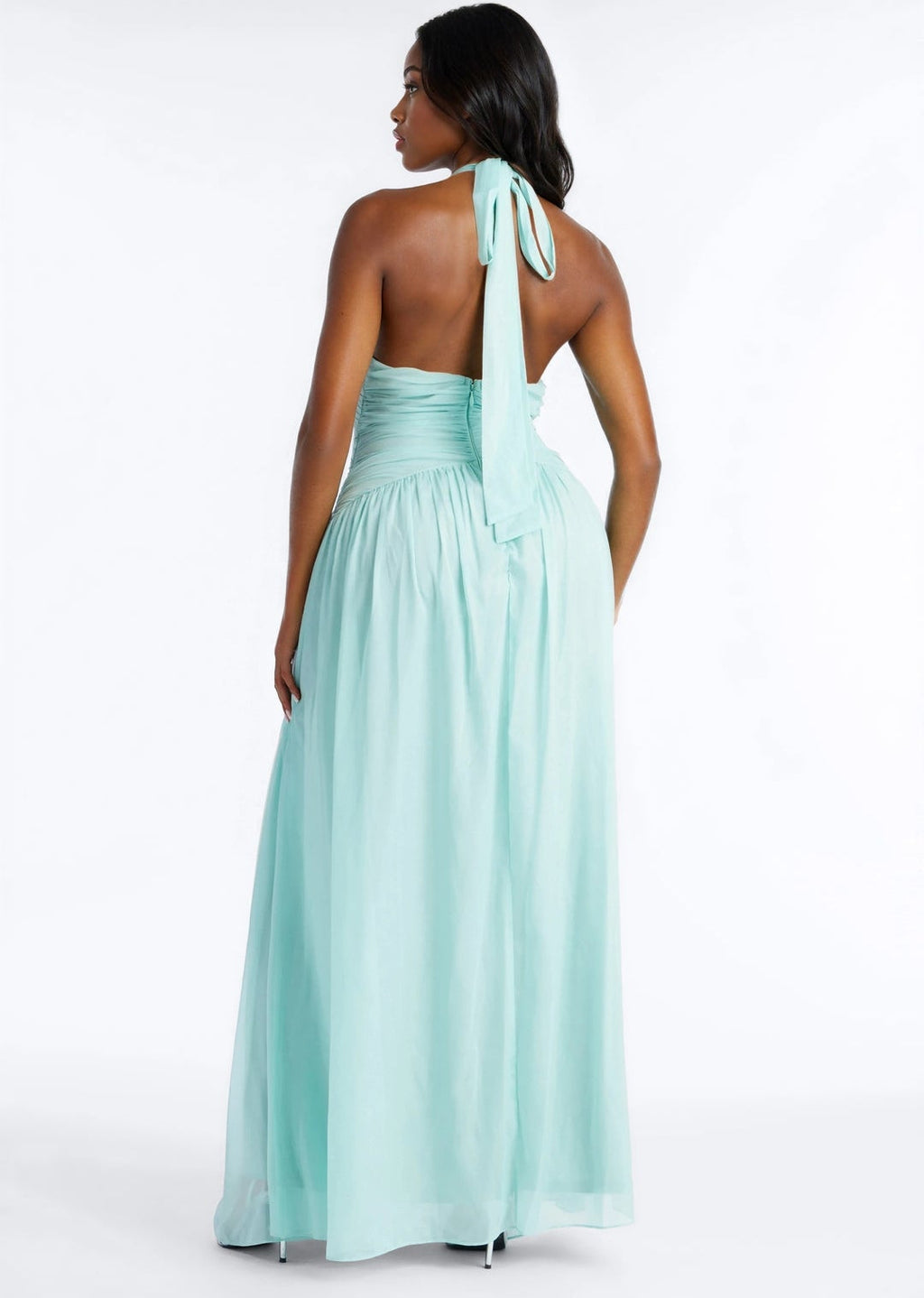 Vestido verde menta halter con escote pronunciado corte A