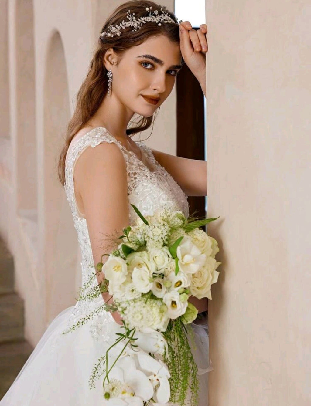 Vestido de Novia Princesa con Encaje Ilusión y Cola Catedral